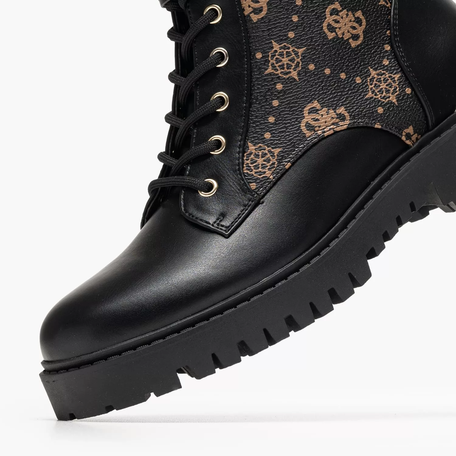 Guess γυναικείο μποτάκι με logo μοτίβο και chunky σόλα 2 Guess γυναικείο μποτάκι με logo μοτίβο και chunky σόλα - Image 2